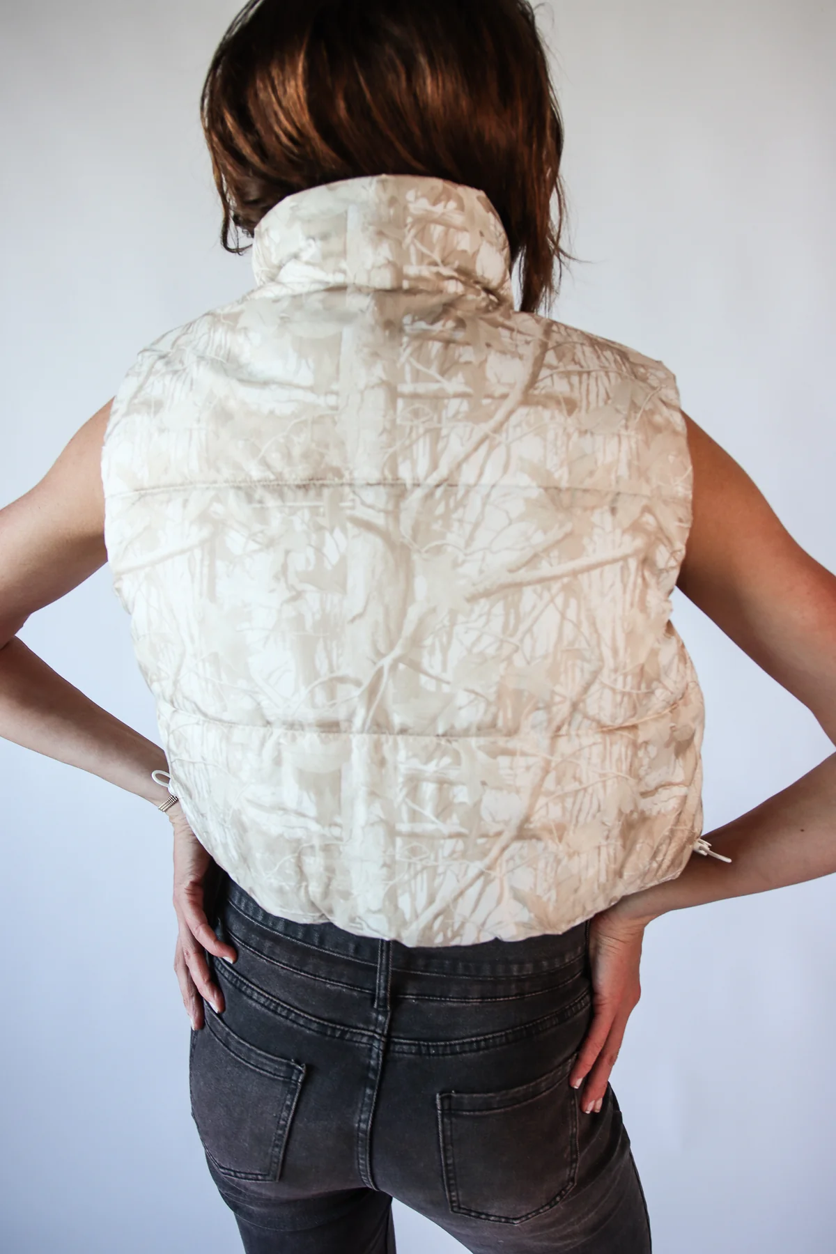 Reversible Woodland Camo Puffer Vest - Image 9