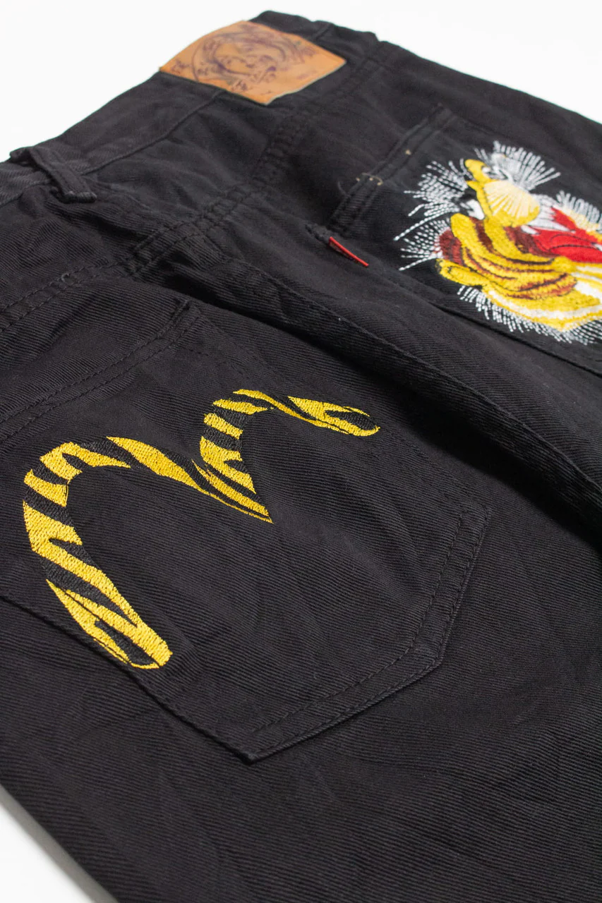 Tiger Embroidered Evisu Genes Godhead Patch Denim Shorts (sz. 38) - Image 3
