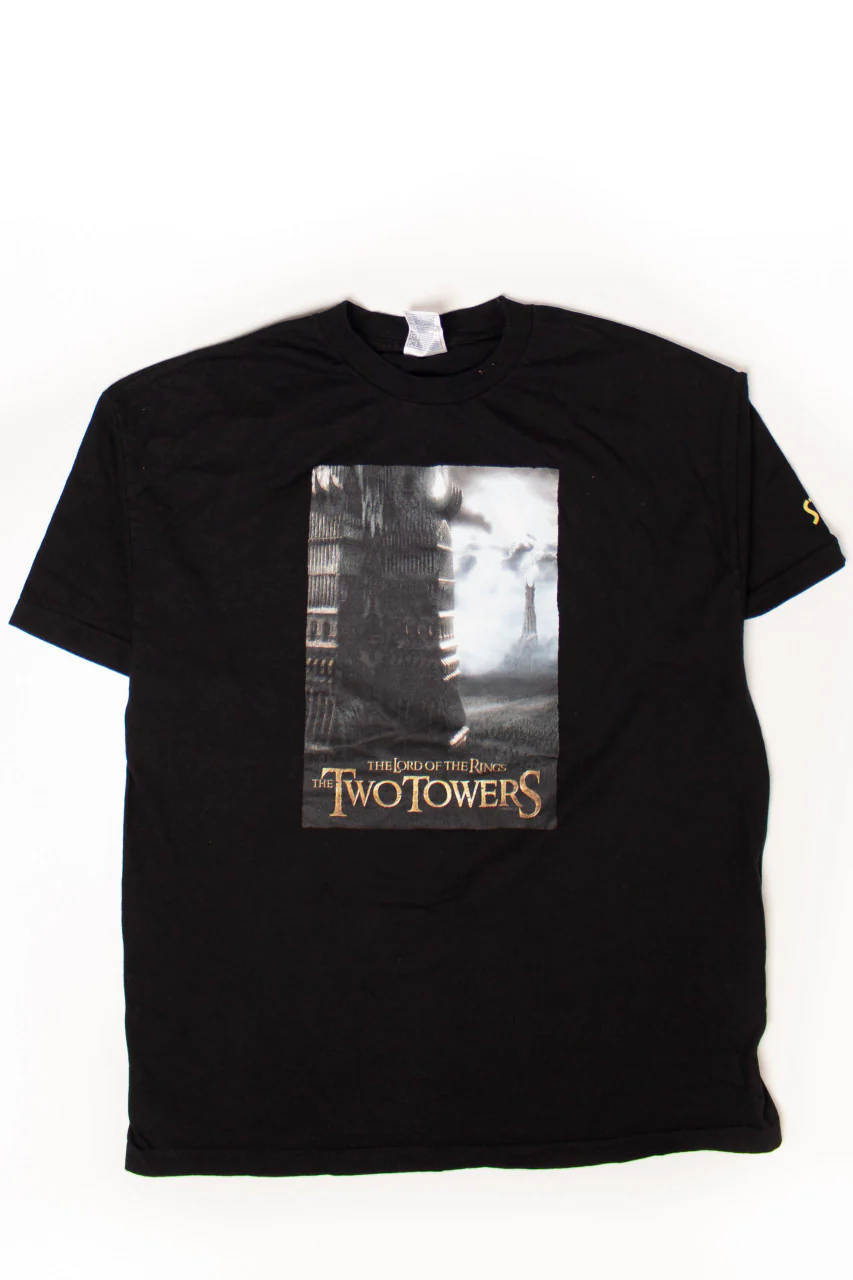 Vintage Lord of the Rings The Two Towers Movie Release T-Shirt (2000s) - Image 2