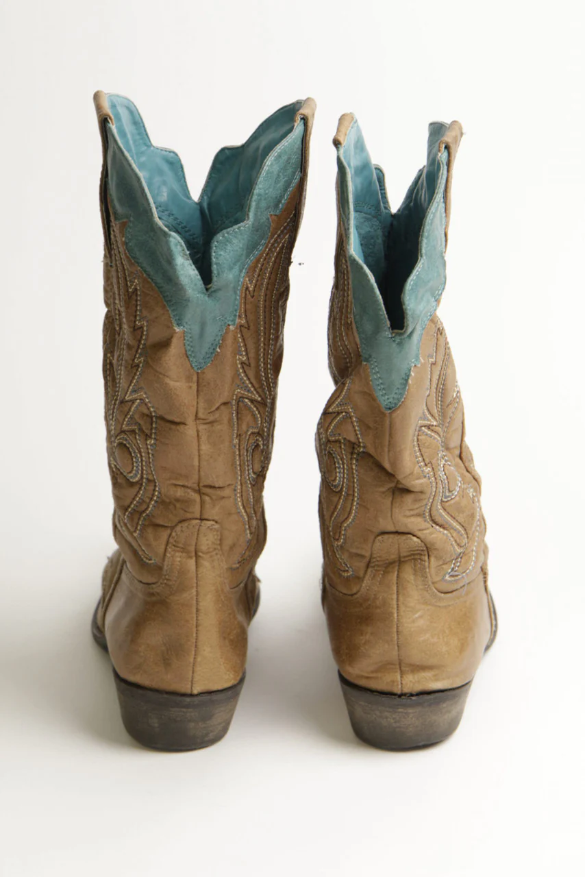 Women's 8.5 Coconuts Cowgirl Boots - Image 3